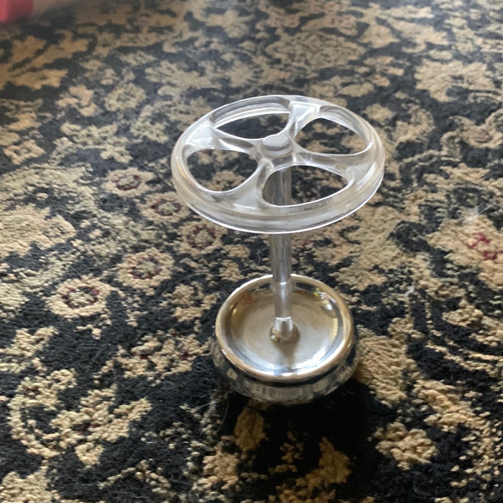 Used toothbrush stand